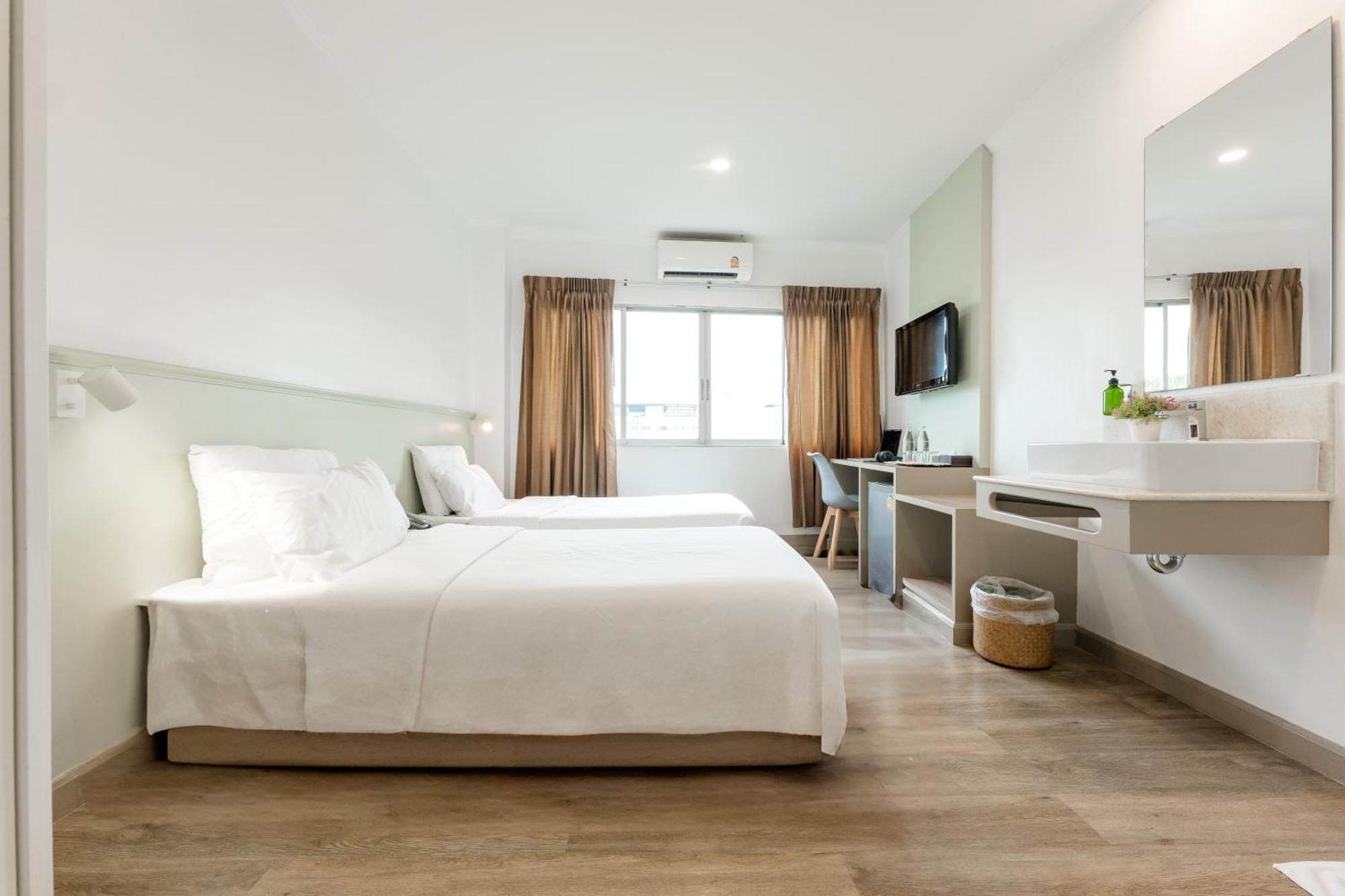 Dhevaraj Hotel Нан Экстерьер фото